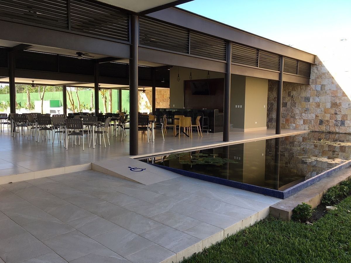 17 de 23: Terraza Social