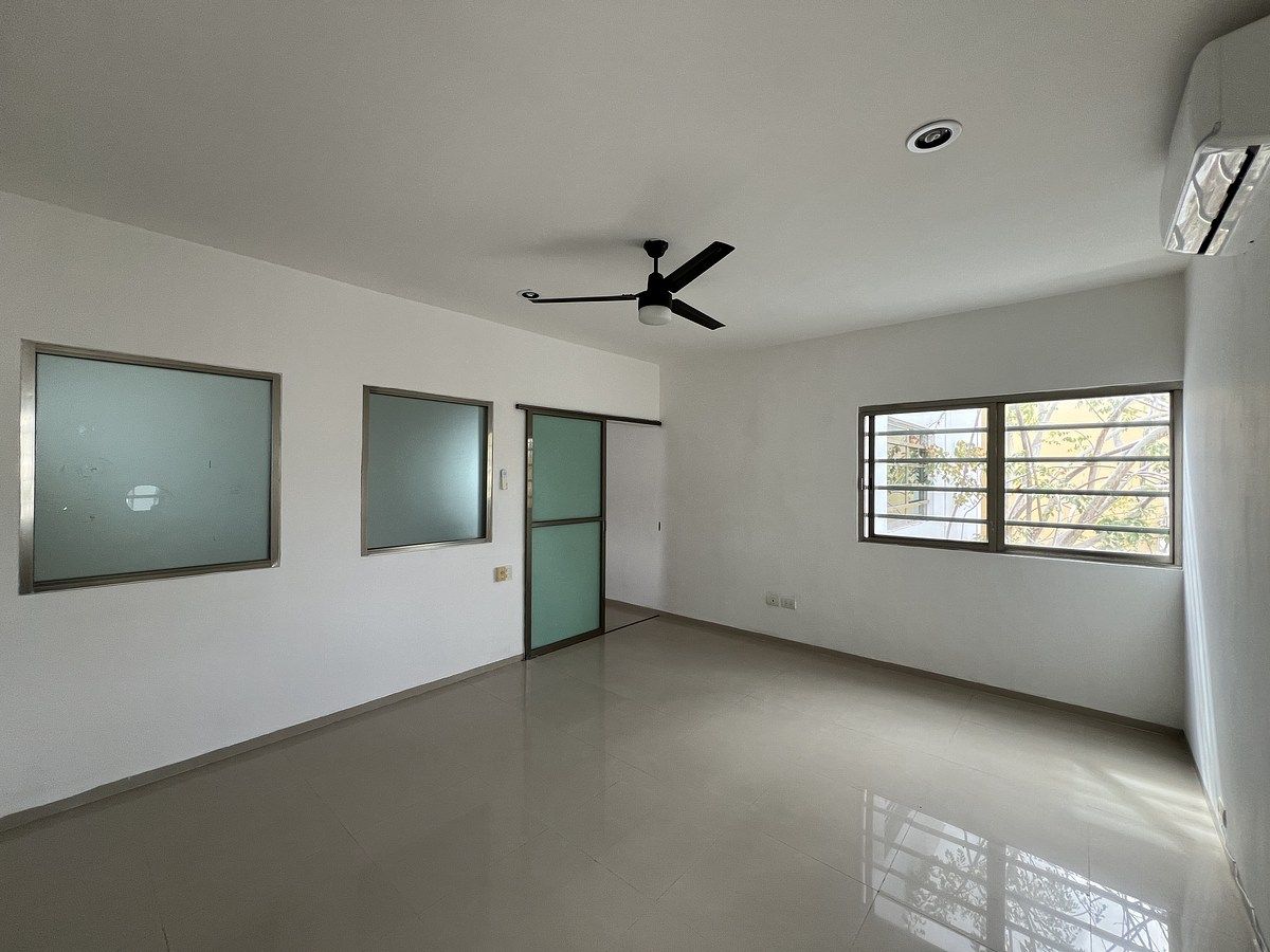 10 de 45: Sala de tv planta alta