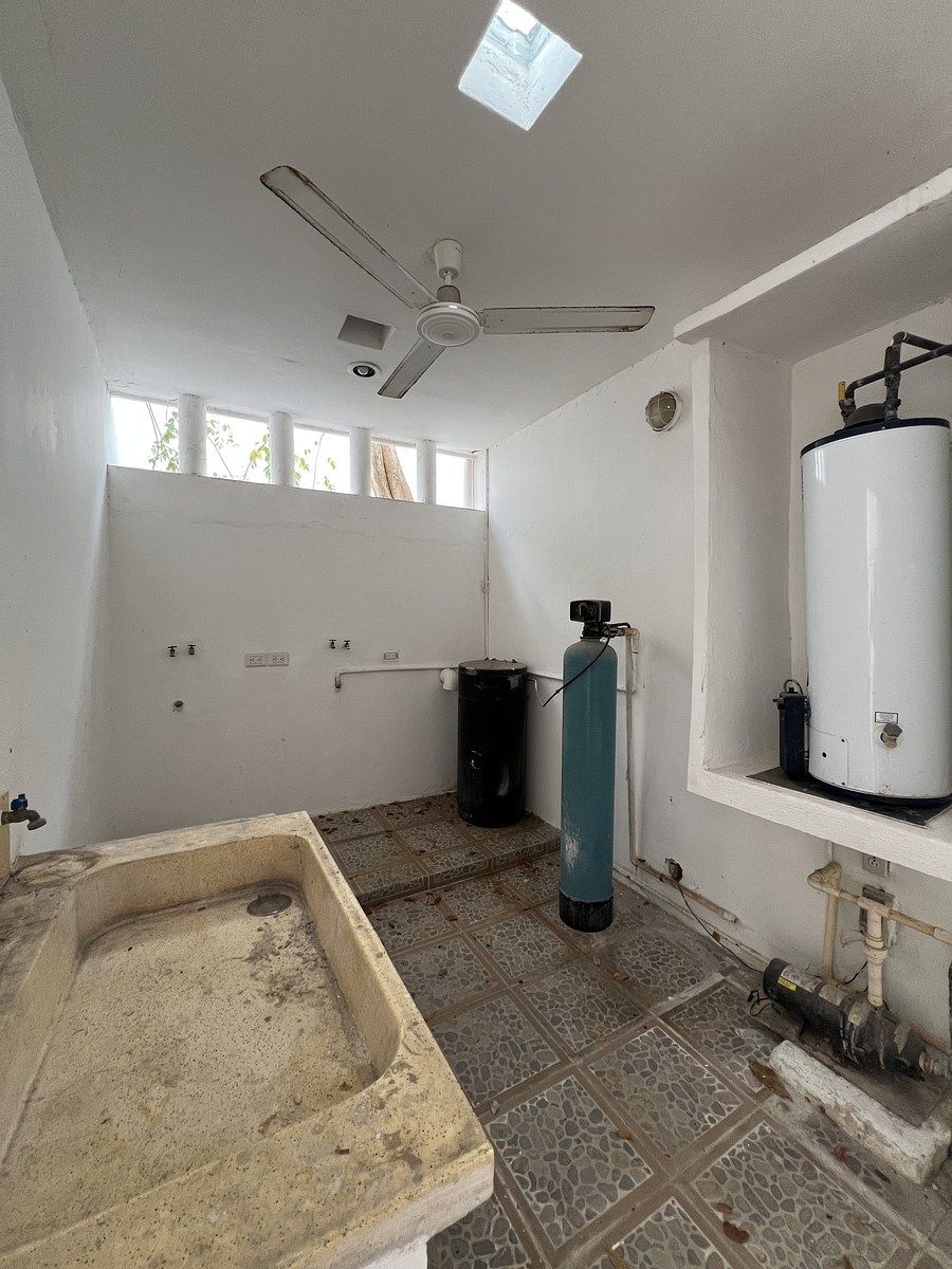 34 de 34: Área lavandería y cuarto máquinas