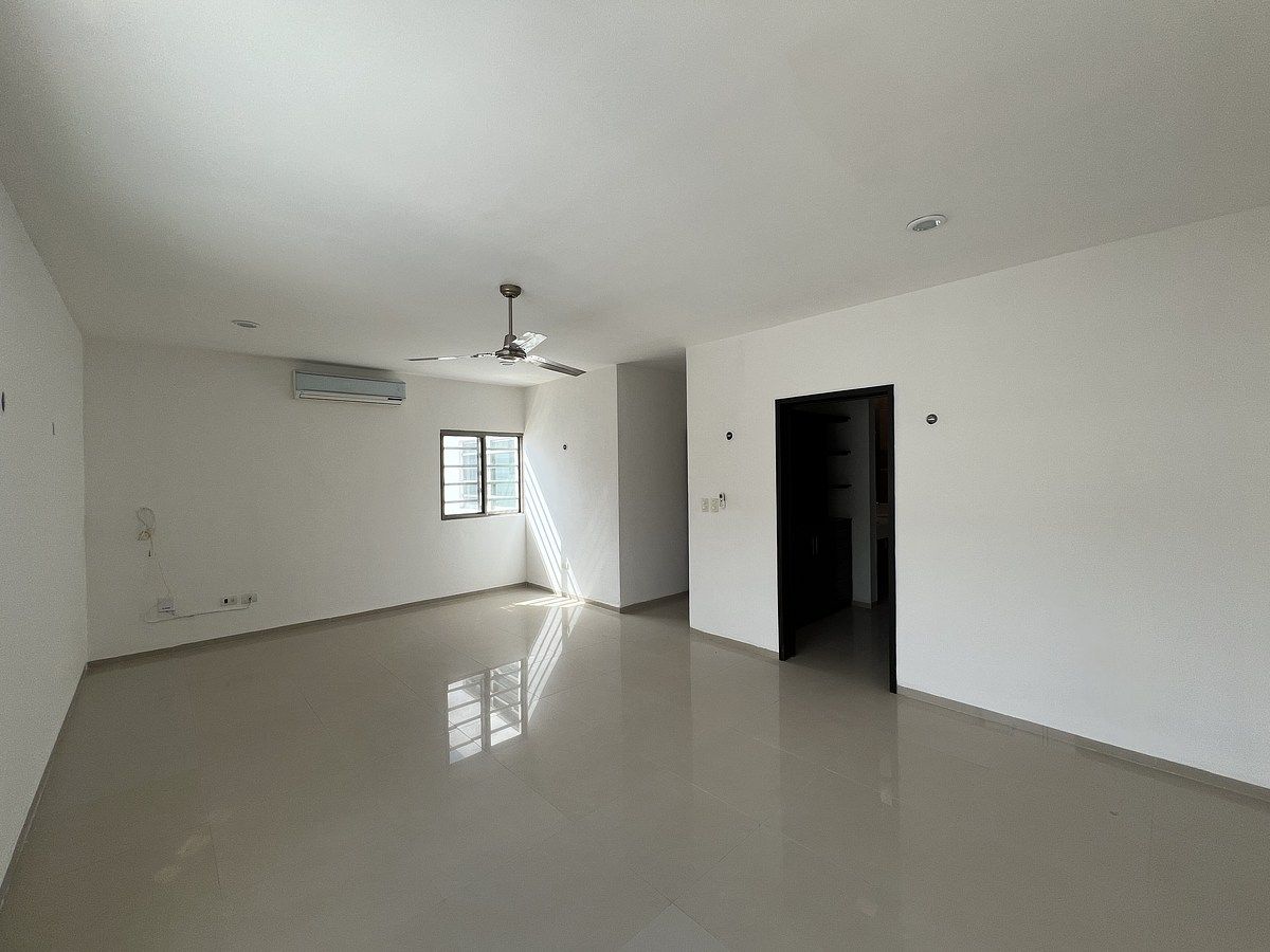 11 de 45: Recámara principal planta alta