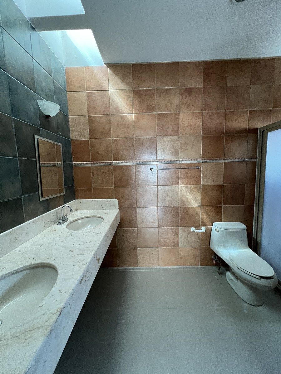 11 de 34: Baño recámara principal