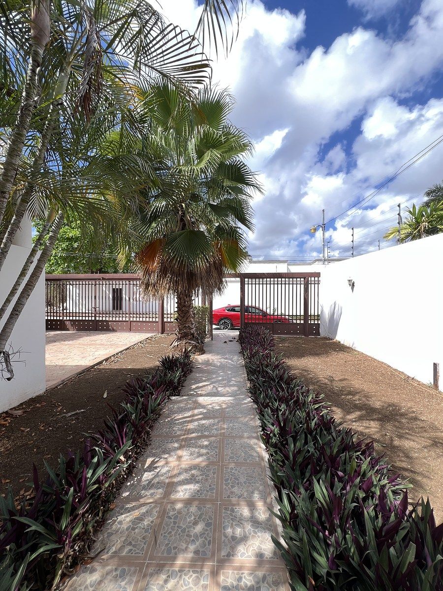 1 de 34: Escalinata entrada principal