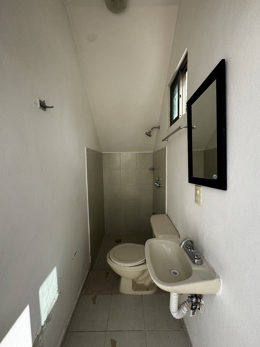 27 de 45: Baño completo alberca