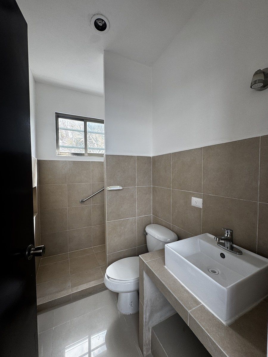 30 de 45: Baño cuarta recámara planta alta construcción trasera