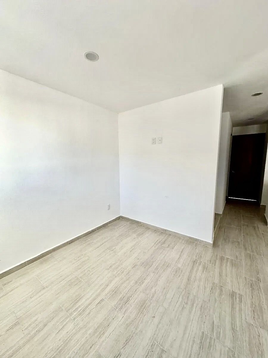 6 de 10: Estudio , sala de TV que puede adaptarse como 4a recámara .