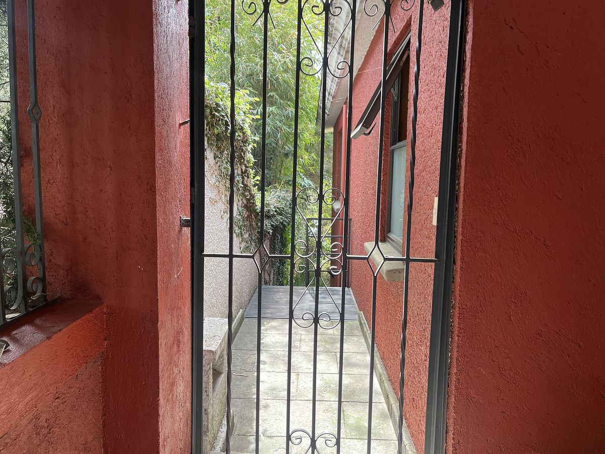 30 de 30: Entrada al jardín