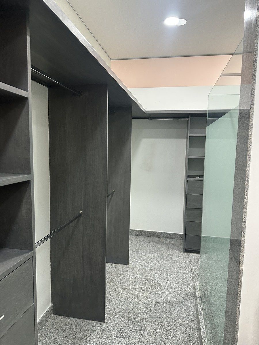 13 de 38: Vestidor recámara principal