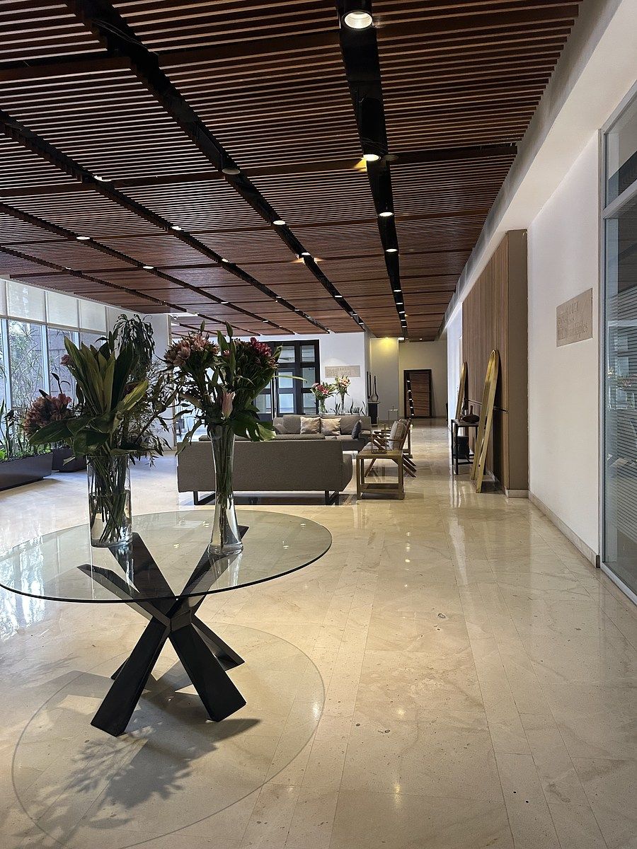 24 of 43: Recepción