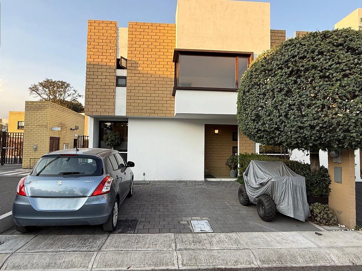 1 de 29: Fachada principal