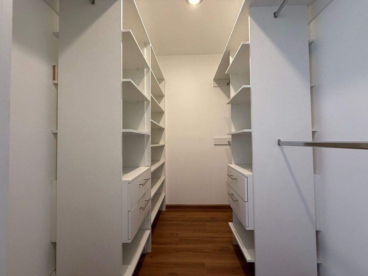 16 de 29: Vestidor recámara principal