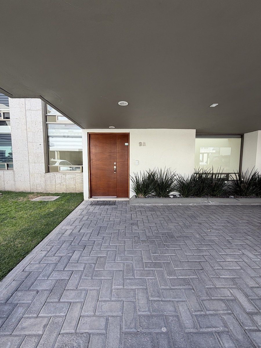 7 de 43: PUERTA PRINCIPAL