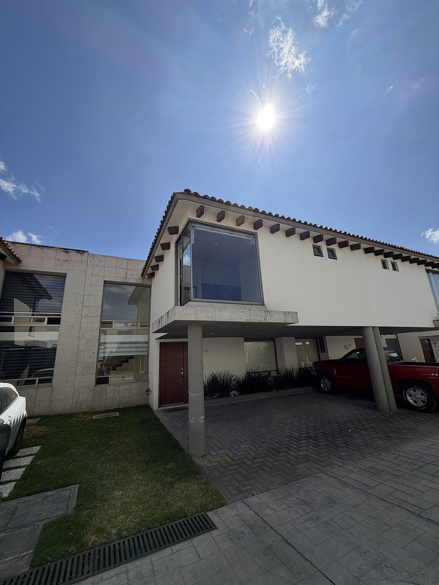 8 de 43: ESTACIONAMIENTO