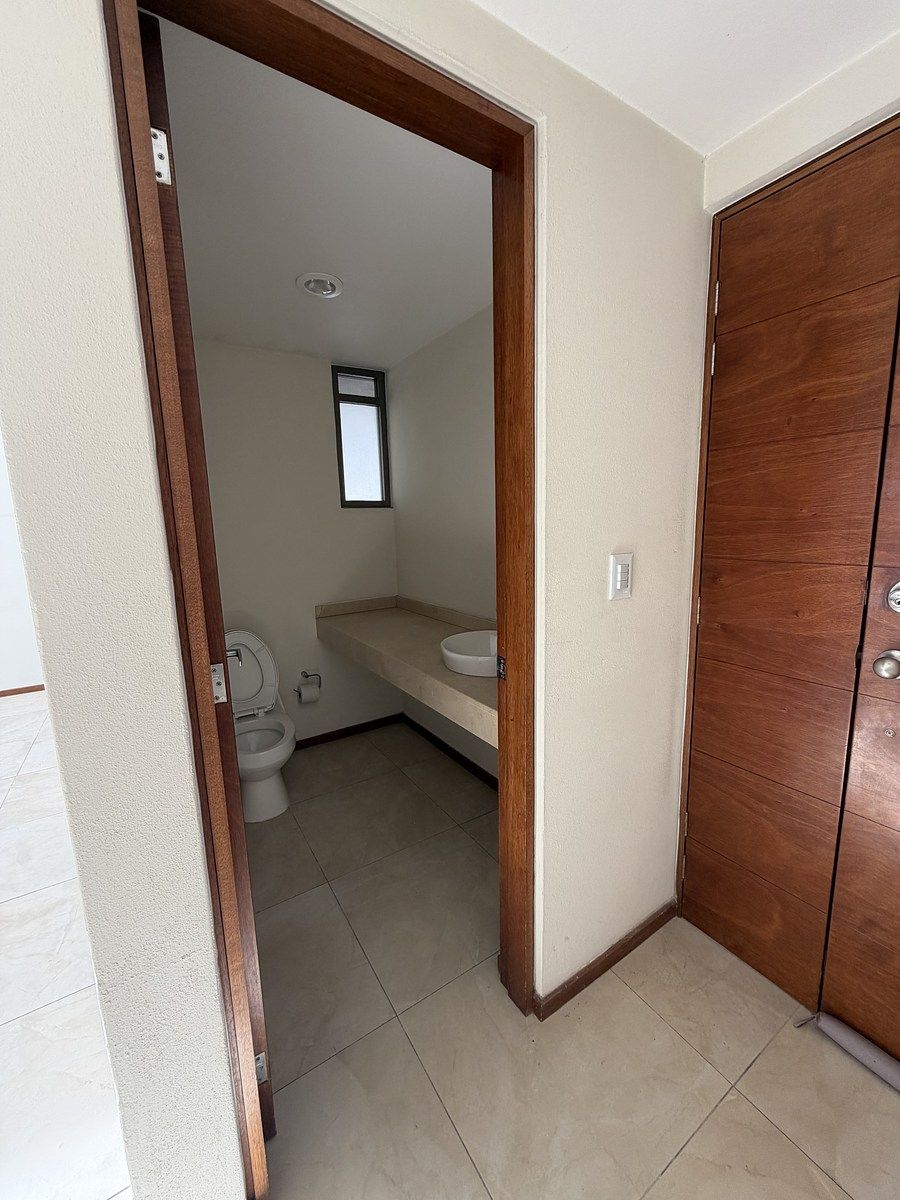 14 de 43: MEDIO BAÑO