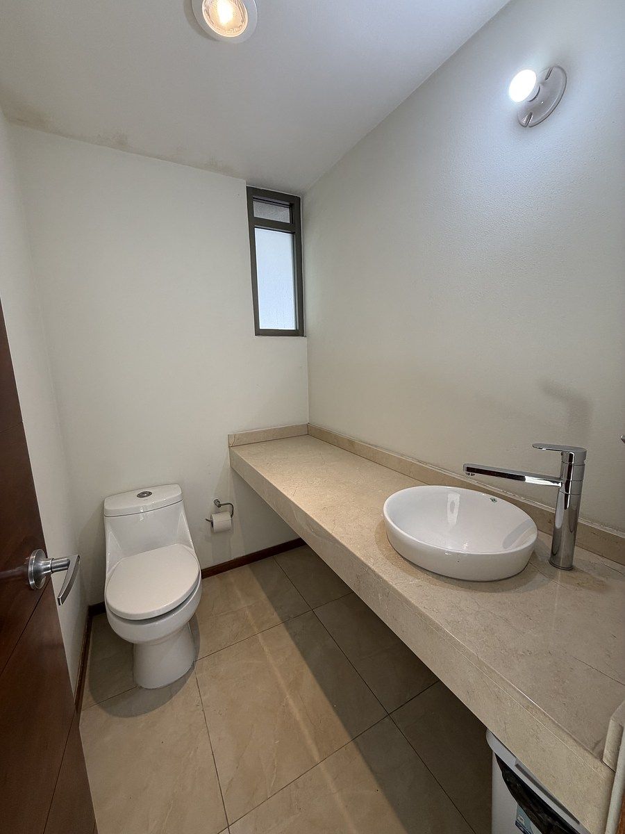 15 de 43: MEDIO  BAÑO