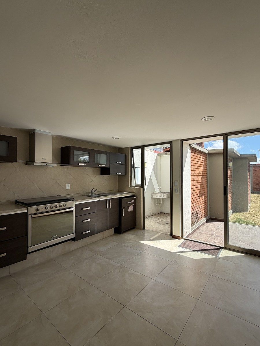 18 de 43: COCINA VISTA PATIO