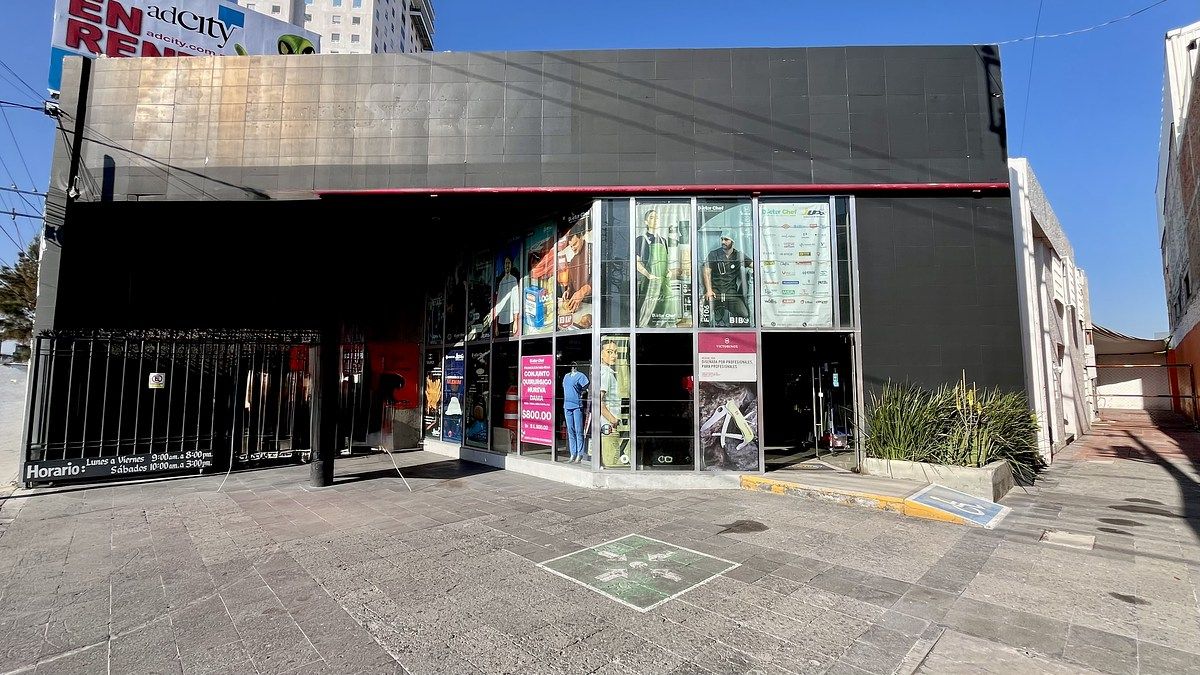 3 of 10: Fachada Constituyentes