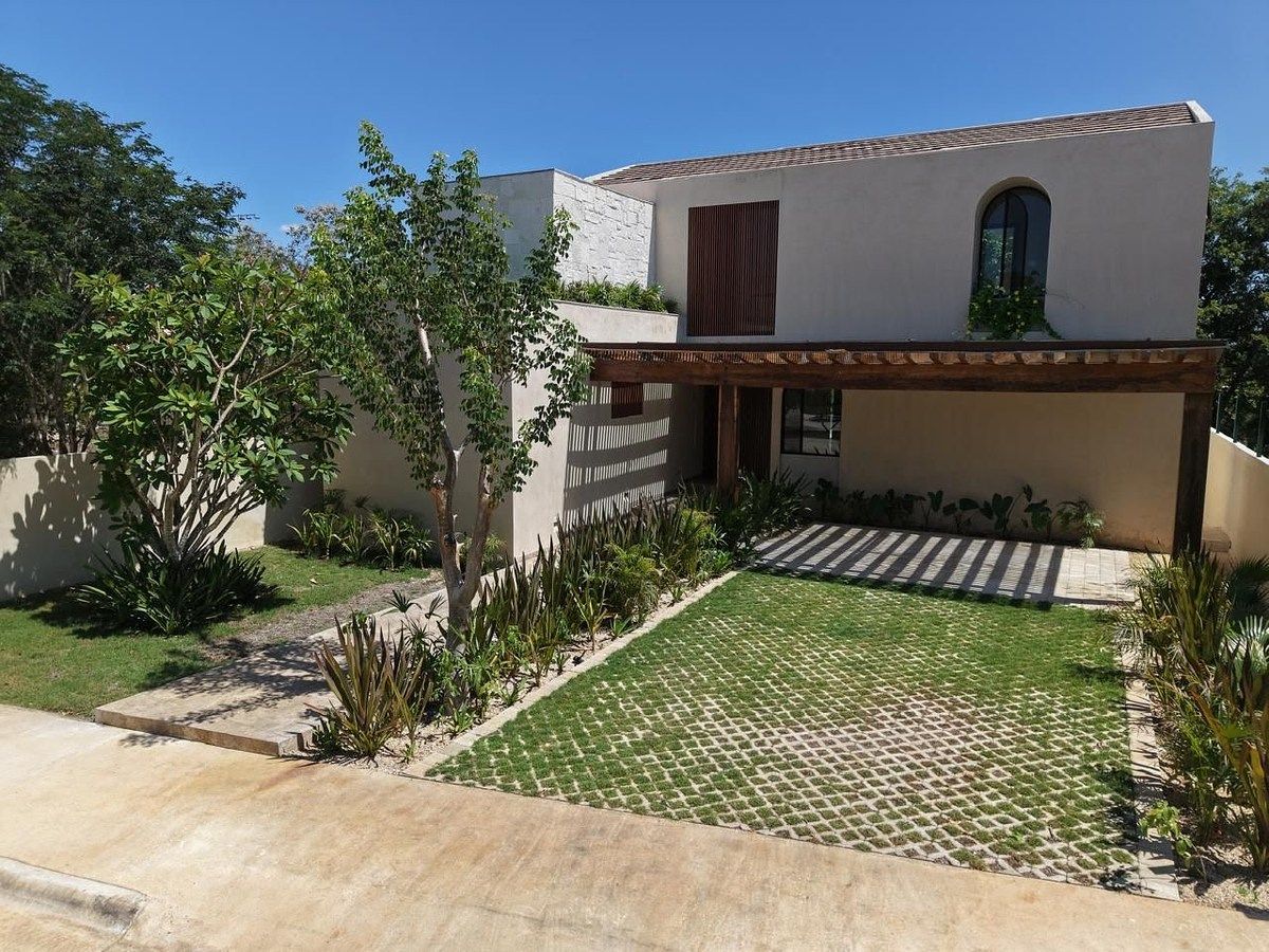 Se Vende Lujosa Casa Nueva en Privada con Vista al Campo de Golf Mérida Yucatán
