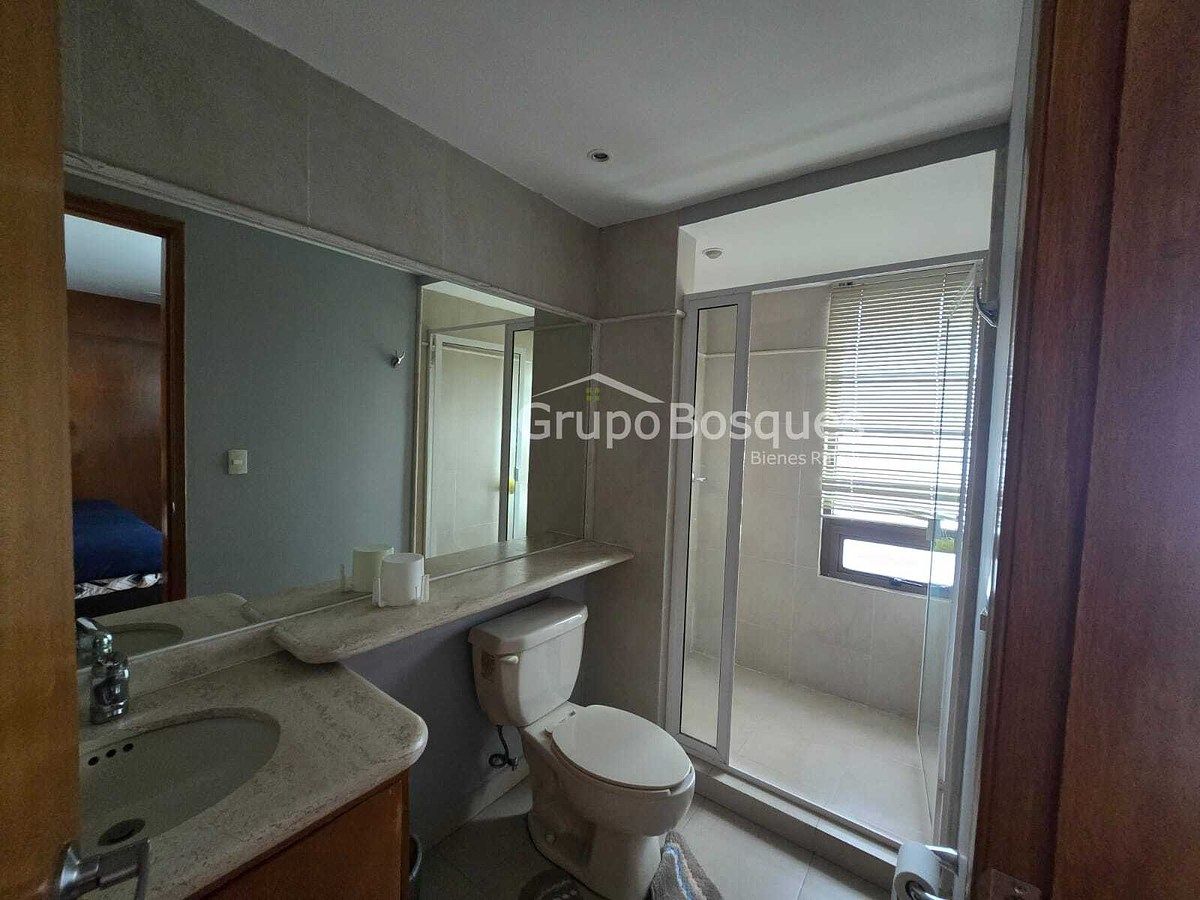 5 of 15: baño completo