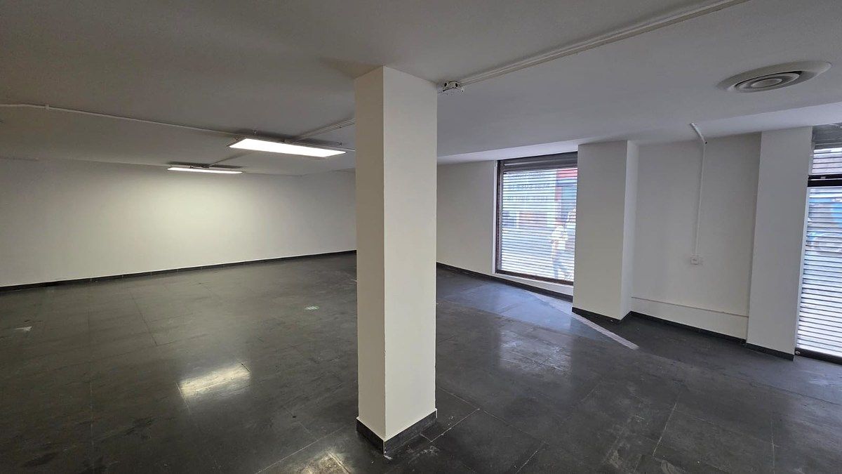 3 of 14: Pisos de granito y madera