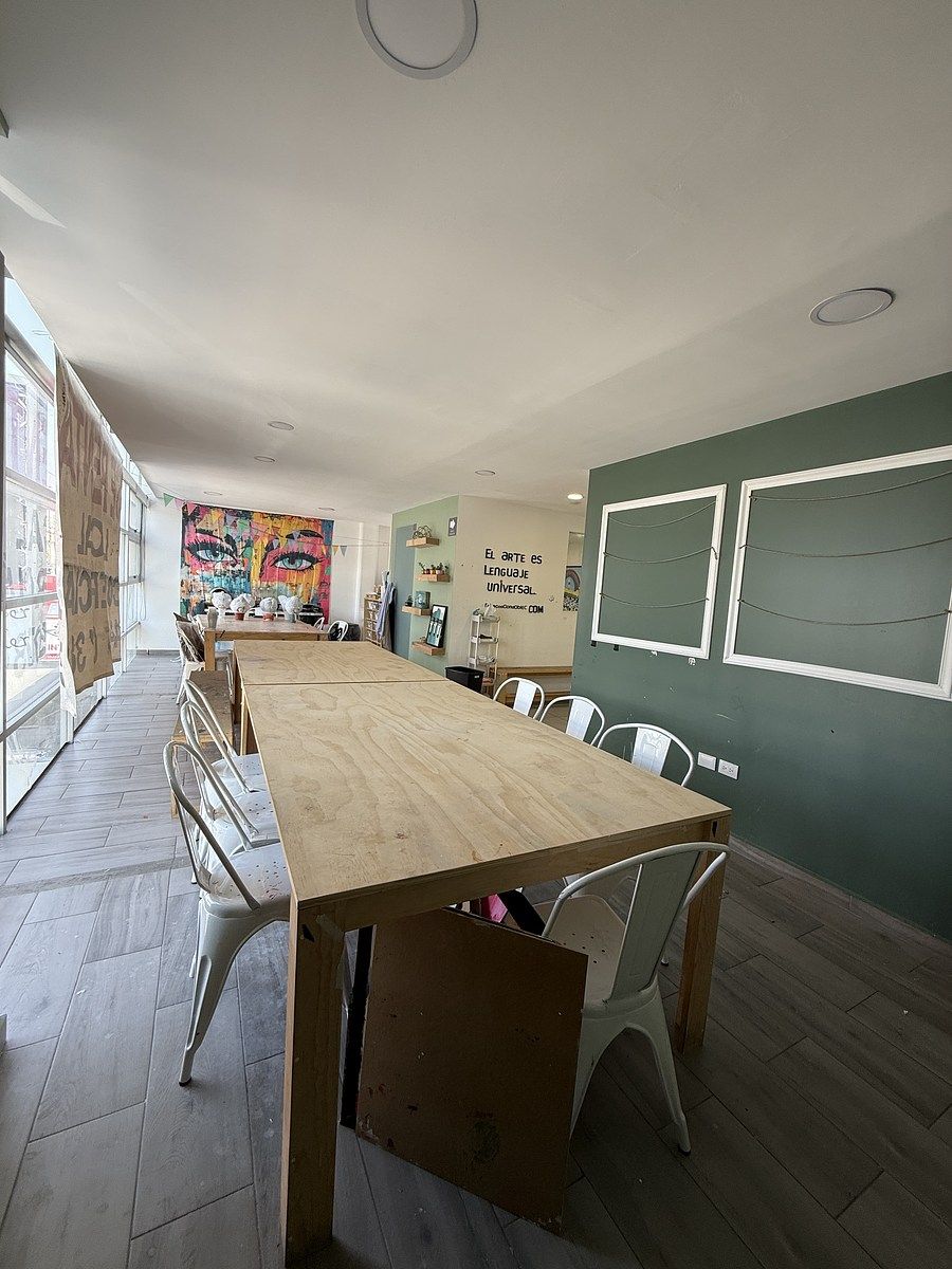 7 de 11: ESPACIO ABIERTO CON VISTA A LA AV. PRINCIPAL