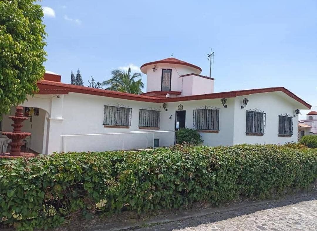 4 de 27: Casa a remodelar con amplios espacios