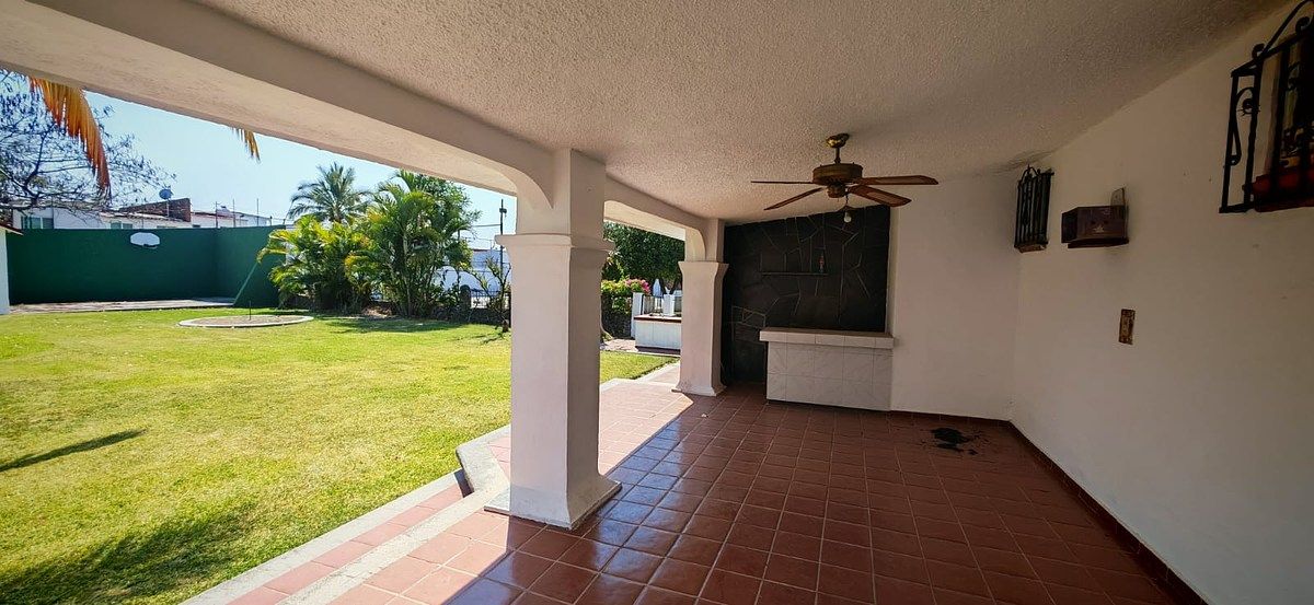 5 de 27: Terraza de loza con azulejo de loseta color rojo tabique