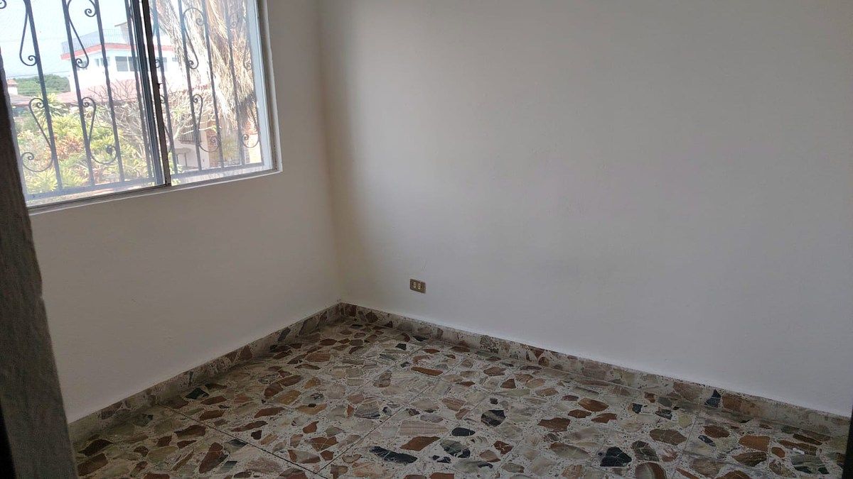 8 de 27: 3er. Recamara con piso de mármol