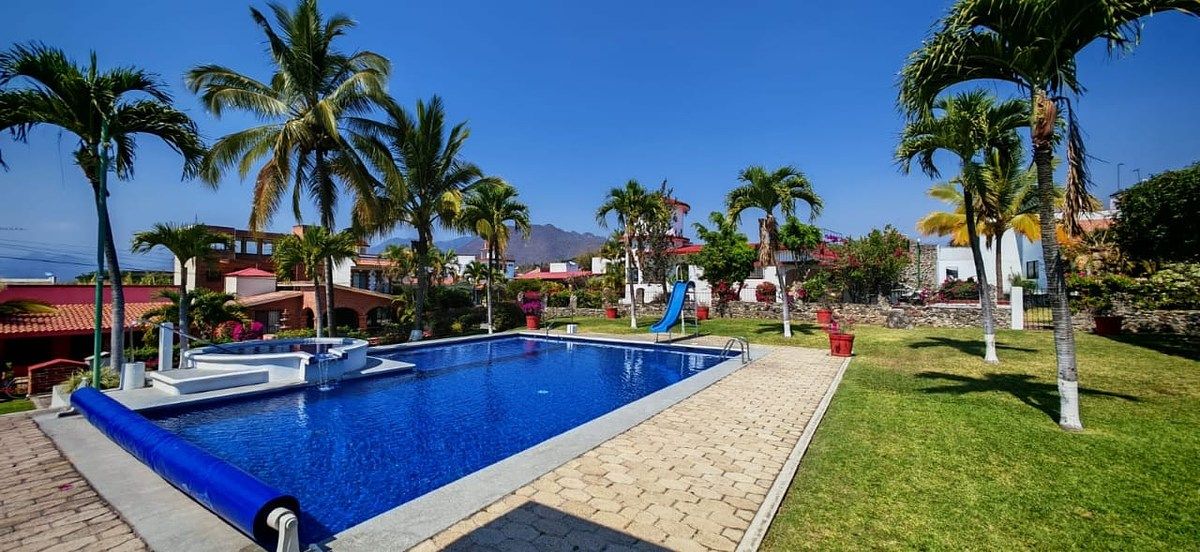 1 de 27: Alberca de gran tamaño.