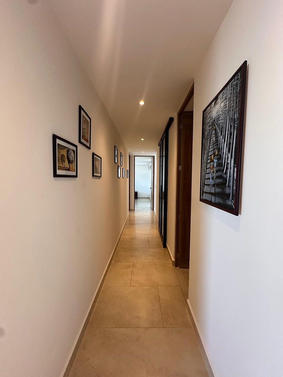 20 de 43: Pasillo hacia las recámaras