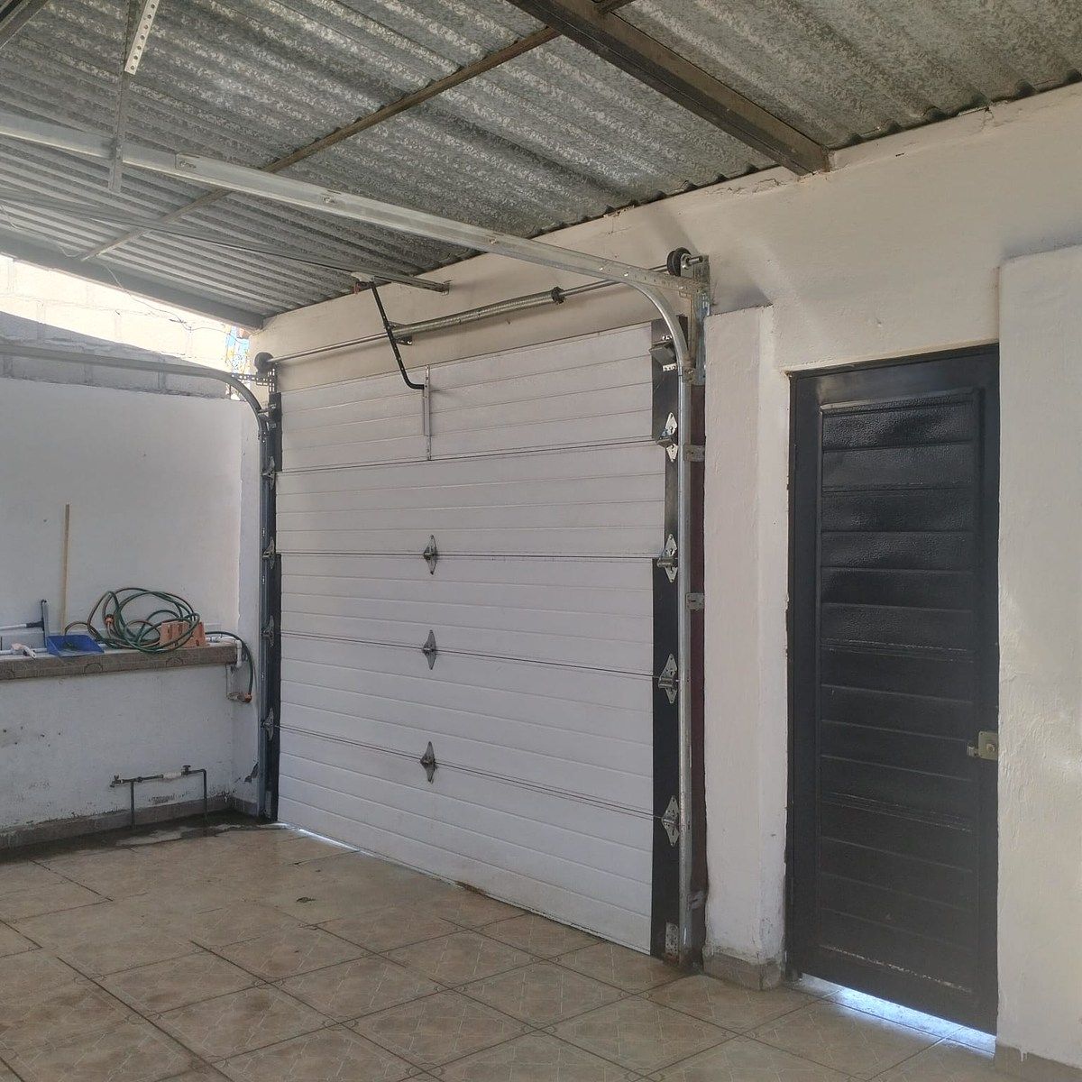 4 de 17: PUERTA ELECTRICA