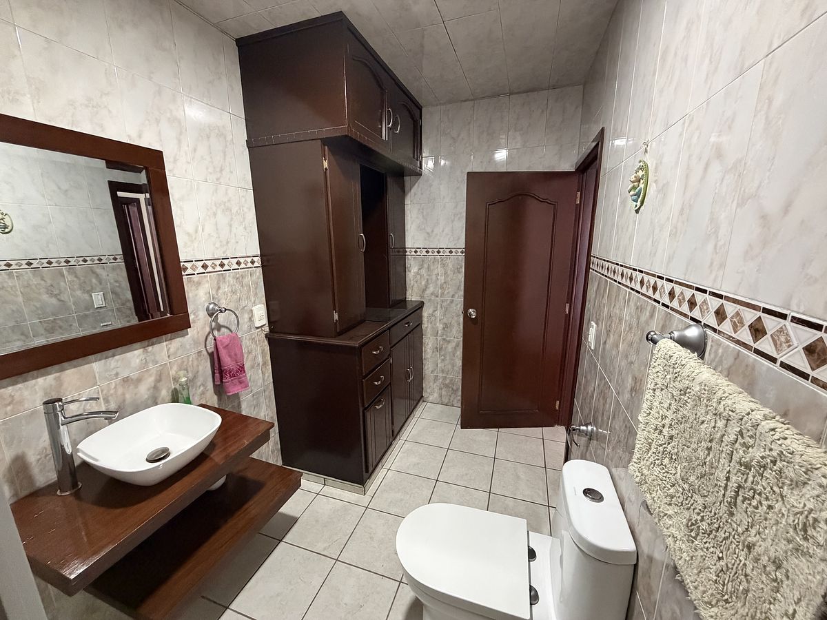 16 de 49: Baño Planta baja