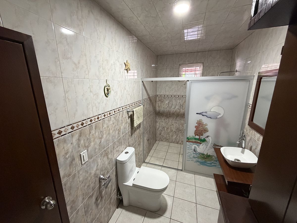 18 de 49: Baño Planta baja
