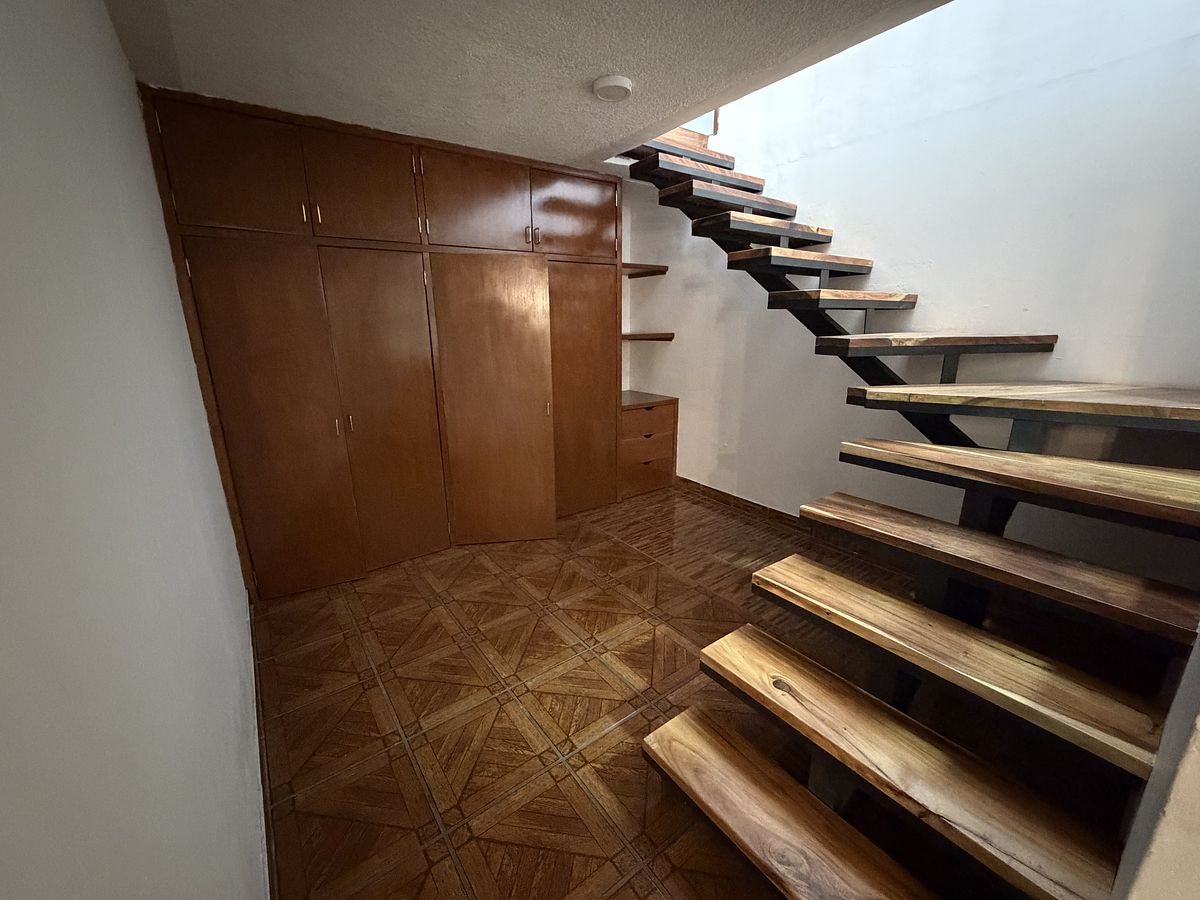 28 de 49: Cuarto de Blancos