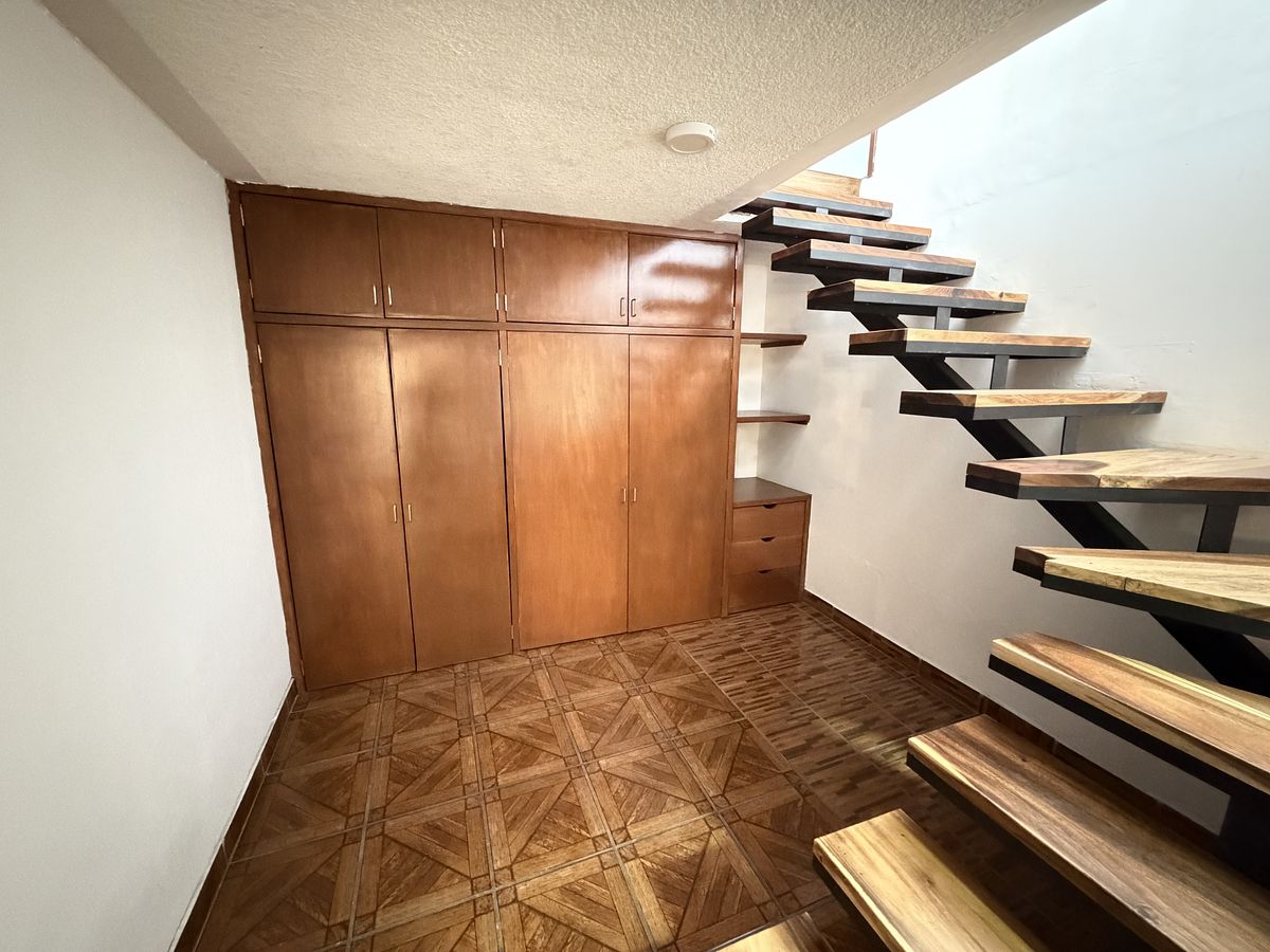 29 de 49: Escalera