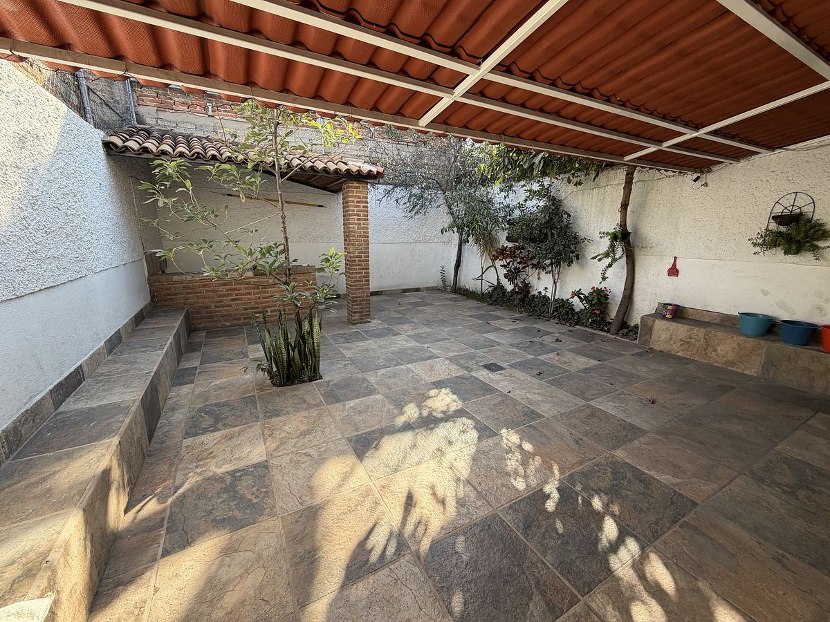 21 de 49: Patio