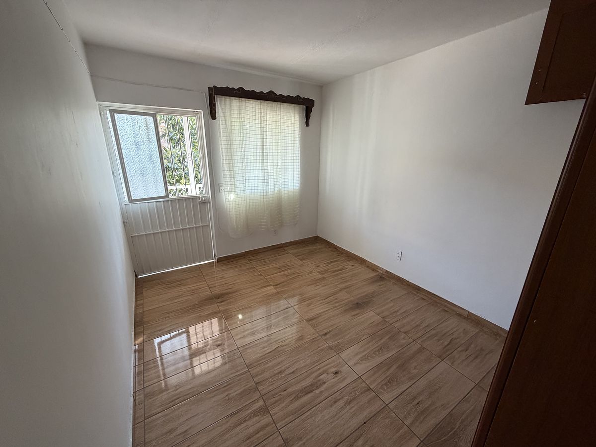 36 de 49: Recamara Balcon