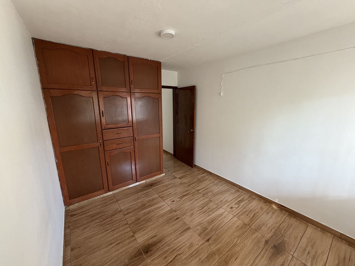 37 de 49: Recamara Balcon