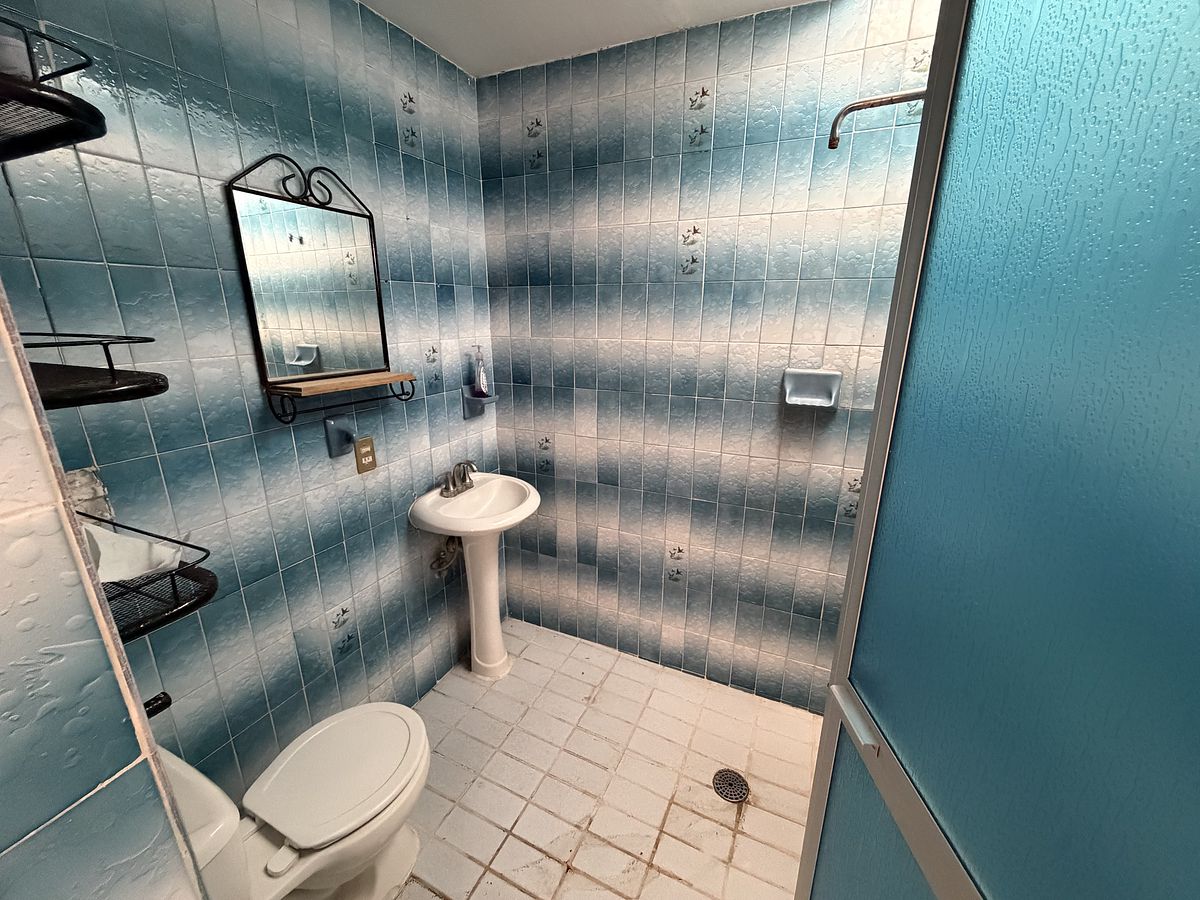 42 de 49: Baño Planta Alta