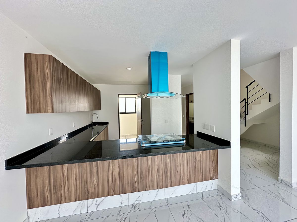 8 de 23: COCINA CON BARRA