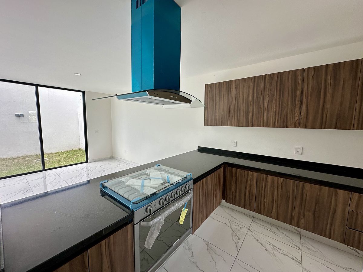 11 de 23: COCINA EQUIPADA