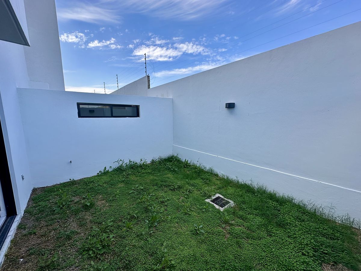 11 de 20: JARDIN POSTERIOR