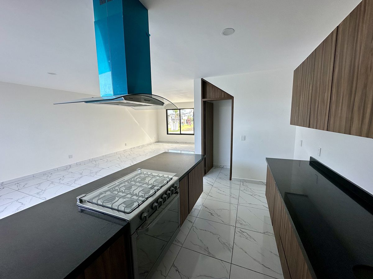 9 de 20: COCINA EQUIPADA