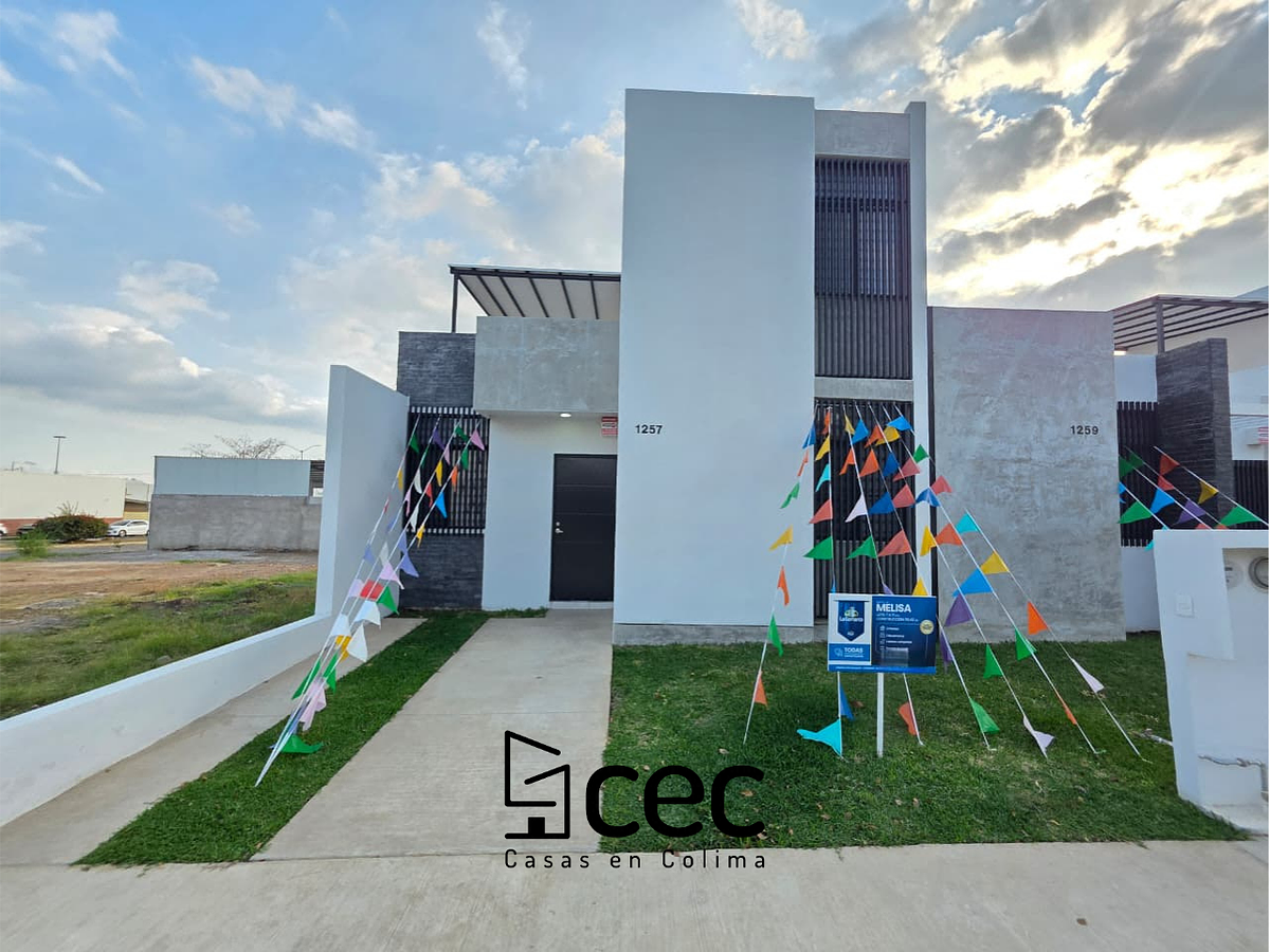 Casa en Venta, 2 Plantas, 3 Recámaras, 3 Baños, Cochera para 1 Auto
