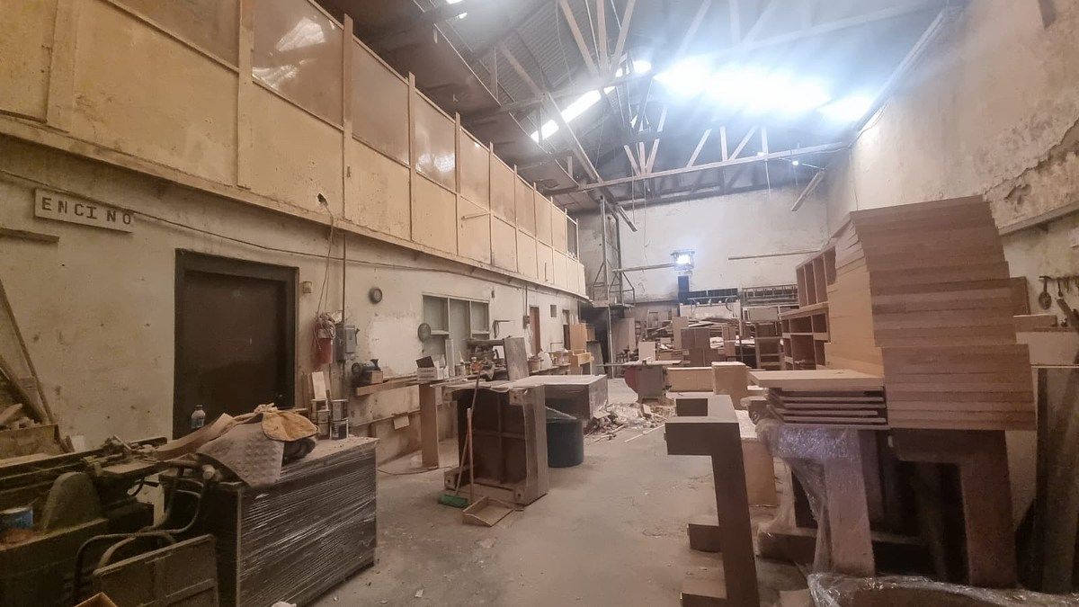 1 of 9: Claro de almacen