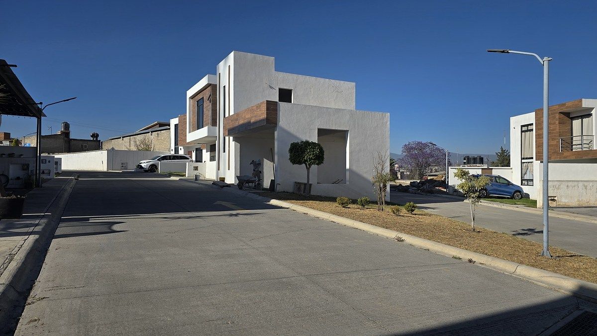 2 de 18: Fachada lateral