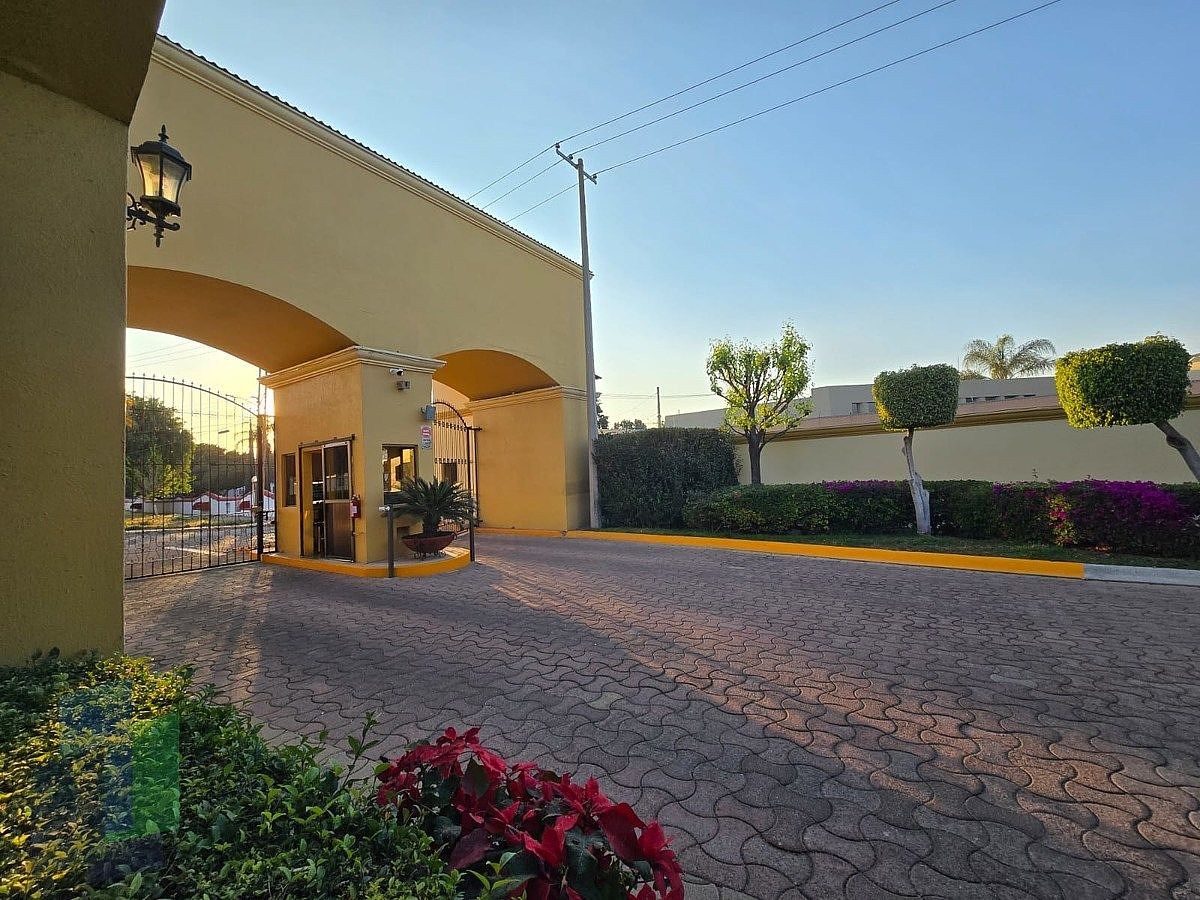 RENTA Rincón Campestre | Casa con 4 Habitaciones y Alberca Techada, foto 1 de 43