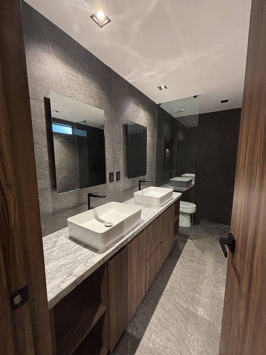 12 de 21: baño de recamara pricipal