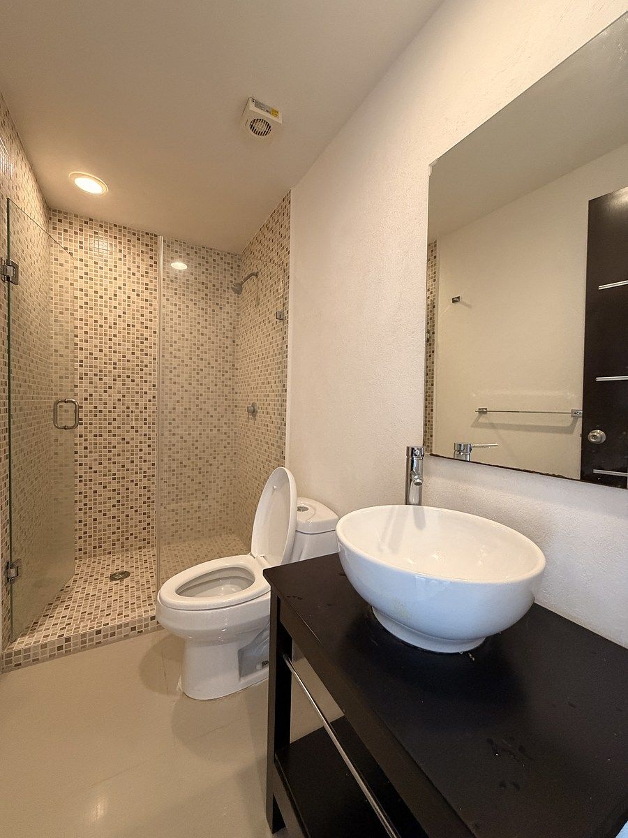 11 de 16: Baño completo de 2 recámaras secundarias