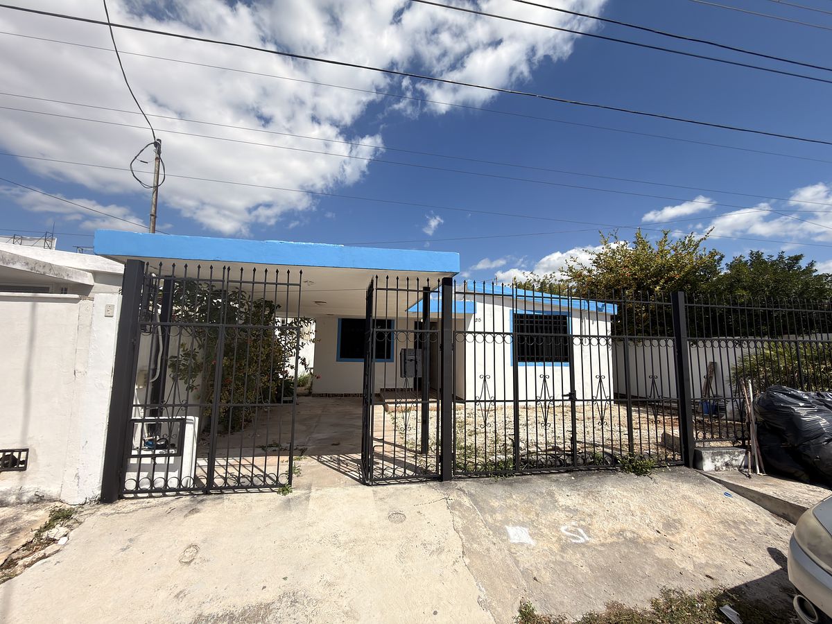 1 de 12: Frente de la casa