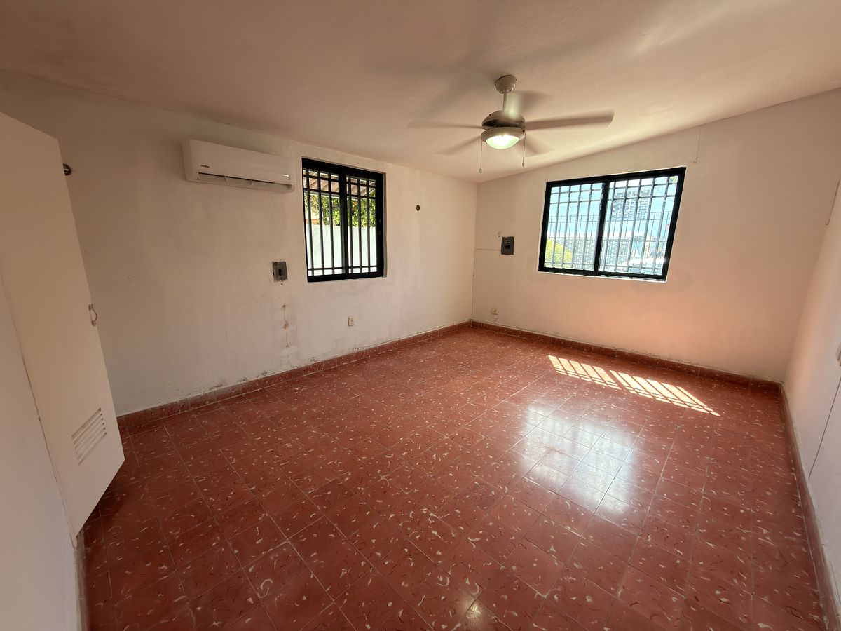 6 de 12: Cuarto 2 con AC